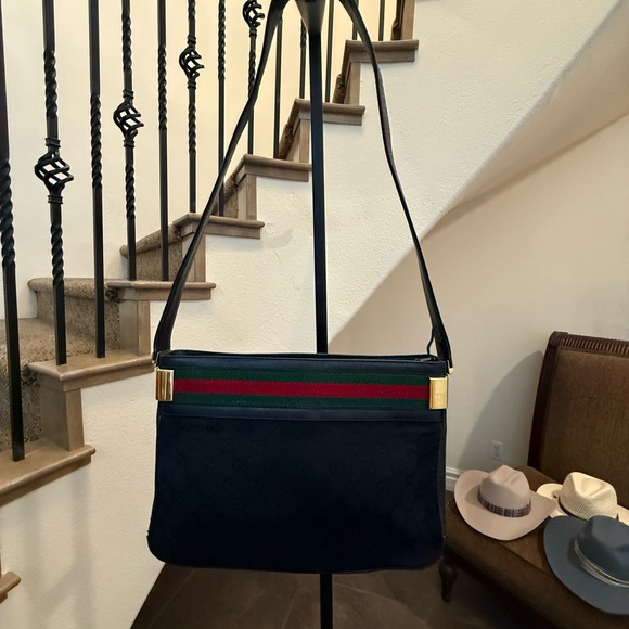 RARE AUTHENTIC VINTAGE GUCCI BLACK GG CANVAS SHOULDER BAG – GOLD “G” HARDWARE - Picture 11 of 12